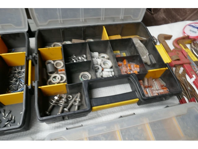 Accu schroefmachine met koffer bosch + divers werkgereedschap - afbeelding 7 van  8