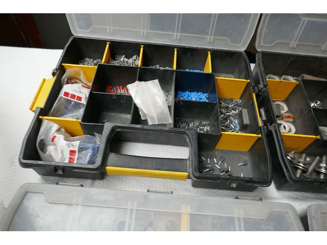 Accu schroefmachine met koffer bosch + divers werkgereedschap - afbeelding 8 van  8