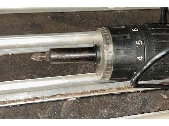 Accu schroefmachine met lader - afbeelding 2 van  3