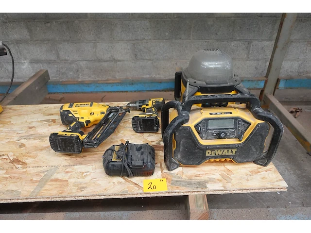 Accu set dewalt - afbeelding 1 van  13