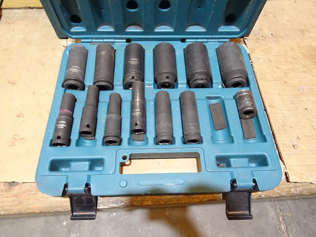 Accu slagmoersleutel makita + doppenset - afbeelding 5 van  5