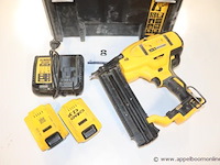 Accu tacker dew dcn680, vv oplader en 2 batterijen
