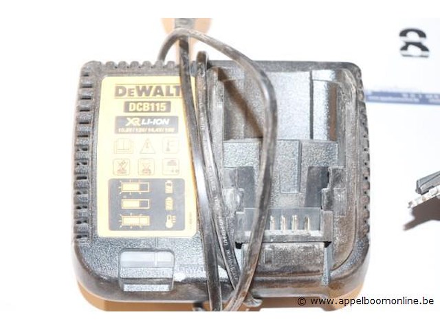 Accu tacker dew dcn680, vv oplader en 2 batterijen - afbeelding 2 van  4