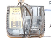 Accu tacker dew dcn680, vv oplader en 2 batterijen - afbeelding 2 van  4