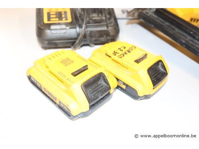 Accu tacker dew dcn680, vv oplader en 2 batterijen - afbeelding 3 van  4