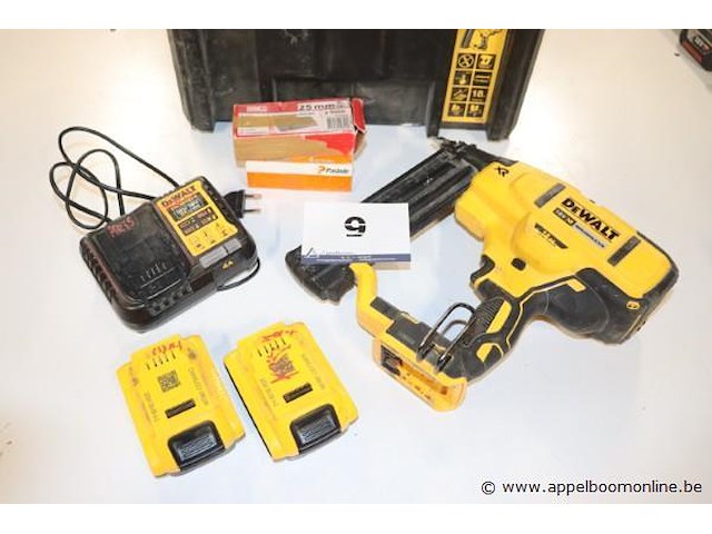 Accu tacker dew dcn680, vv oplader en 2 batterijen - afbeelding 1 van  4