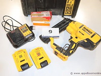 Accu tacker dew dcn680, vv oplader en 2 batterijen