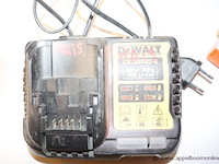 Accu tacker dew dcn680, vv oplader en 2 batterijen - afbeelding 2 van  4