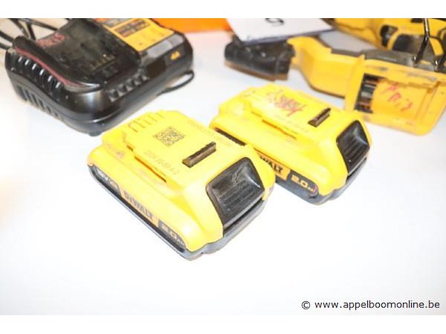 Accu tacker dew dcn680, vv oplader en 2 batterijen - afbeelding 3 van  4