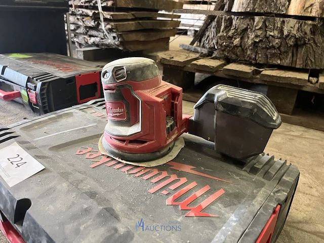 Accu vlakschuurmachine milwaukee m18bos125 - afbeelding 1 van  3