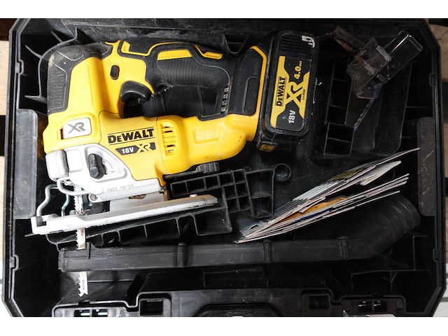 Accu wipzaag dewalt - afbeelding 1 van  1