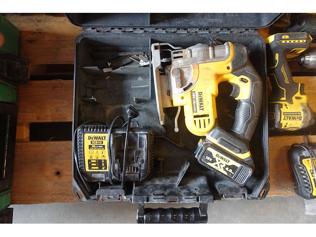 Accu wipzaag dewalt - afbeelding 1 van  3