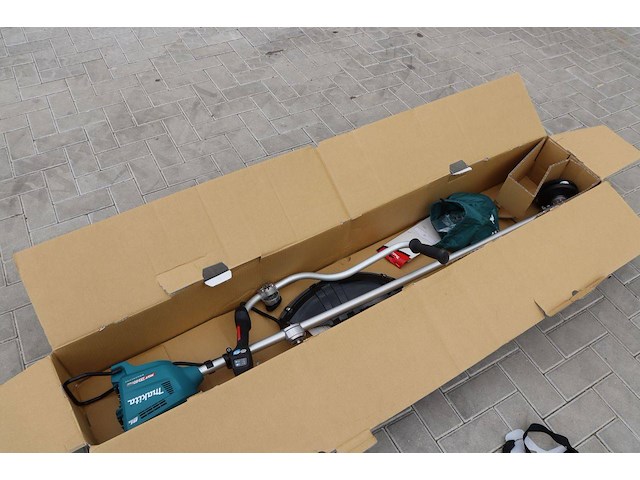 Accubosmaaier makita ur012g elektrisch 80v in doos nieuw - afbeelding 1 van  1