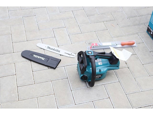 Accukettingzaag makita uc002g 40v in doos nieuw - afbeelding 1 van  1