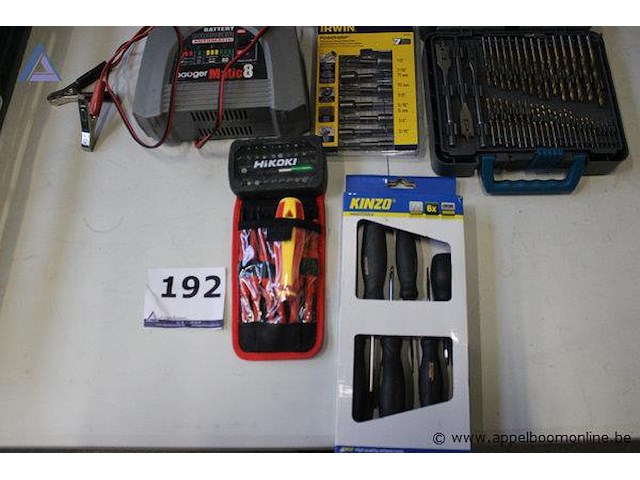 Acculader - accugor - matic 8 set schroevendraaiers - hikoki - diverse maten set schroefbits (7-delig) - irwin - diverse maten set tangen (6-delig) - kinzo - diverse maten boor- en bitset - diverse maten - afbeelding 1 van  1