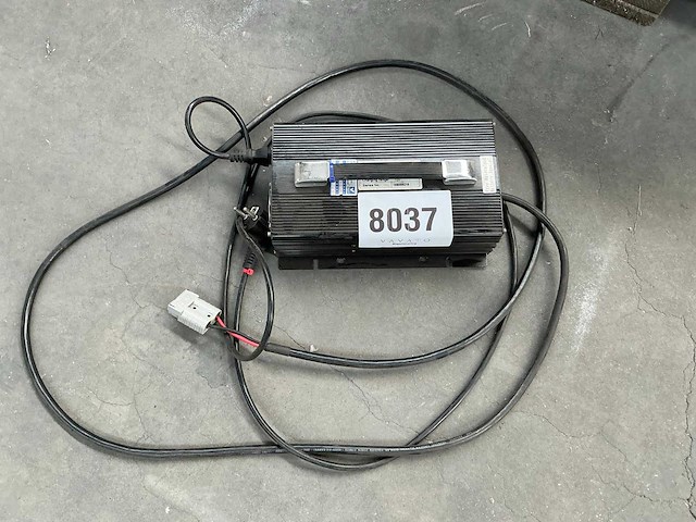 Acculader 12v - afbeelding 1 van  4