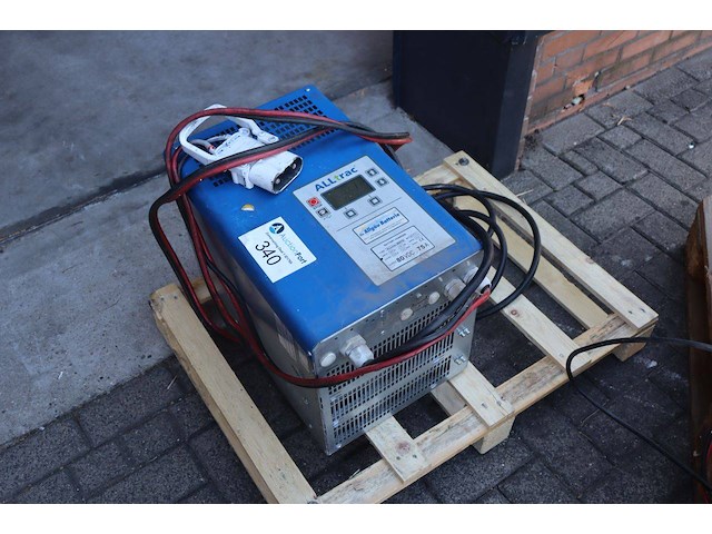 Acculader alltrac 80d75 2012 - afbeelding 1 van  1