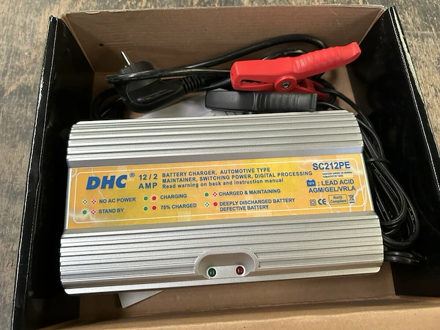 Acculader dhc - afbeelding 1 van  3