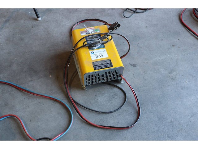 Acculader hawker 24v - afbeelding 1 van  1