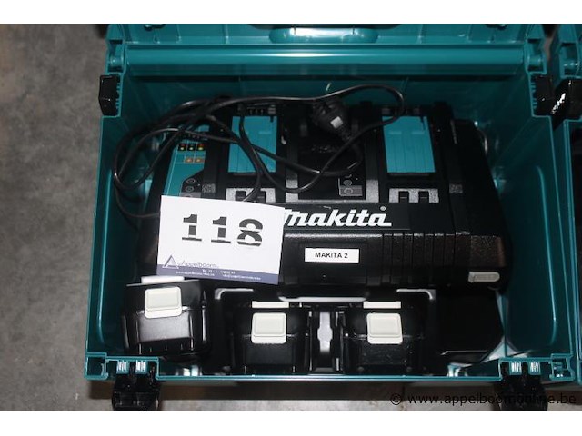 Acculader, makita, met 3 accu's, werking niet gekend - afbeelding 1 van  1