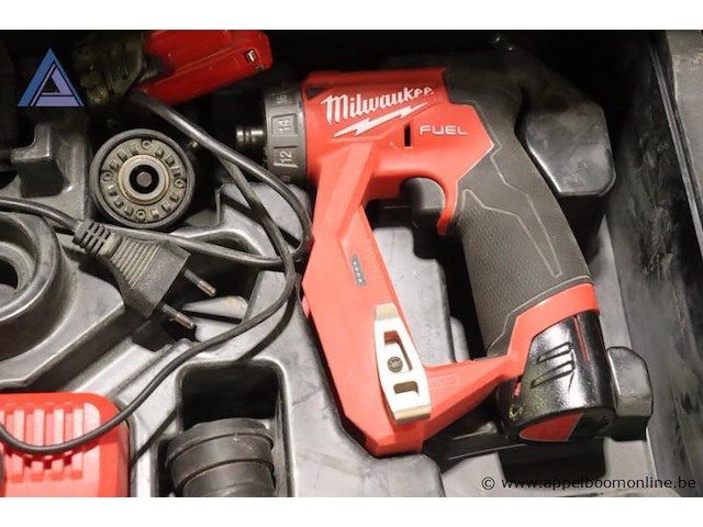 Accuschroevendraaier - milwaukee - m12 fddx oplader - milwaukee - c12 c toebehoren - bitjes, koffer - afbeelding 2 van  3