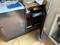 Acior set met een bureau bestaande uit 5 kasten, 5 stoelen, 1 vloerlamp en 1 bureau - afbeelding 3 van  21