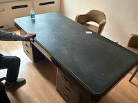 Acior set met een bureau bestaande uit 5 kasten, 5 stoelen, 1 vloerlamp en 1 bureau - afbeelding 5 van  21