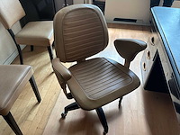 Acior set met een bureau bestaande uit 5 kasten, 5 stoelen, 1 vloerlamp en 1 bureau - afbeelding 9 van  21