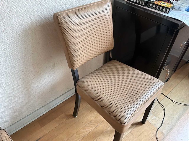 Acior set met een bureau bestaande uit 5 kasten, 5 stoelen, 1 vloerlamp en 1 bureau - afbeelding 11 van  21