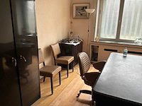 Acior set met een bureau bestaande uit 5 kasten, 5 stoelen, 1 vloerlamp en 1 bureau - afbeelding 12 van  21