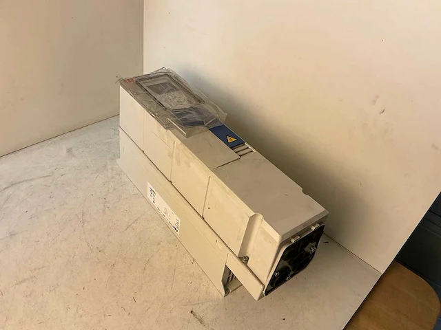 Acq580-01-026a-4+b056 frequentieregelaar - afbeelding 2 van  5