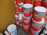 Acryllak met een fluweelachtige afwerking - afbeelding 2 van  5