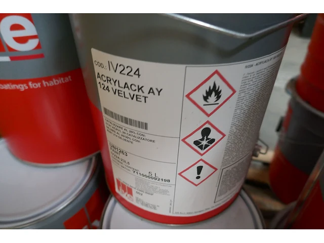 Acryllak met een fluweelachtige afwerking - afbeelding 3 van  5