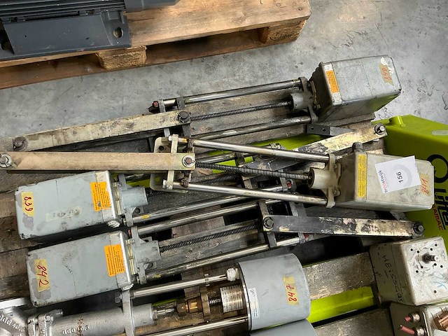 Actuator (4x) - afbeelding 1 van  4