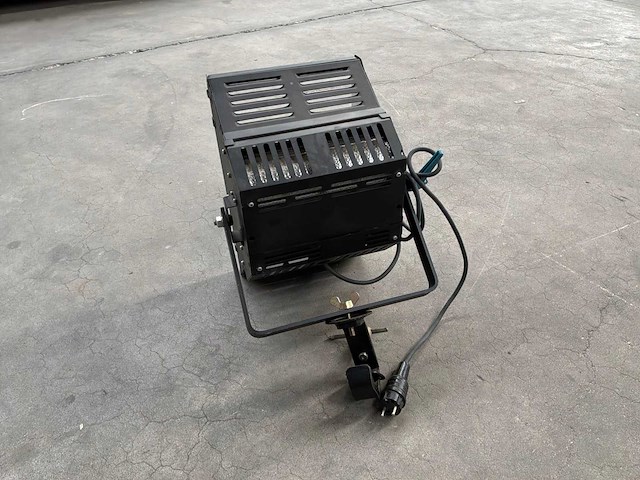 Adb - acp 1001 - floodlight assymetric 1kw (7x) - afbeelding 3 van  6