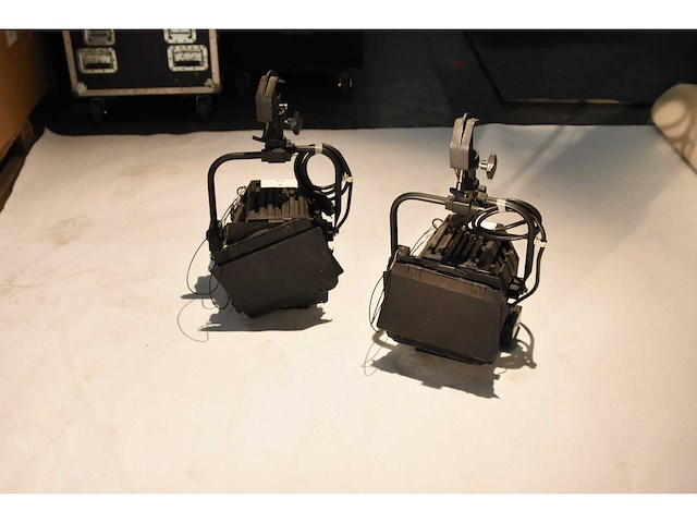 Adb - sp10 - par spotlight (12x) - afbeelding 1 van  3