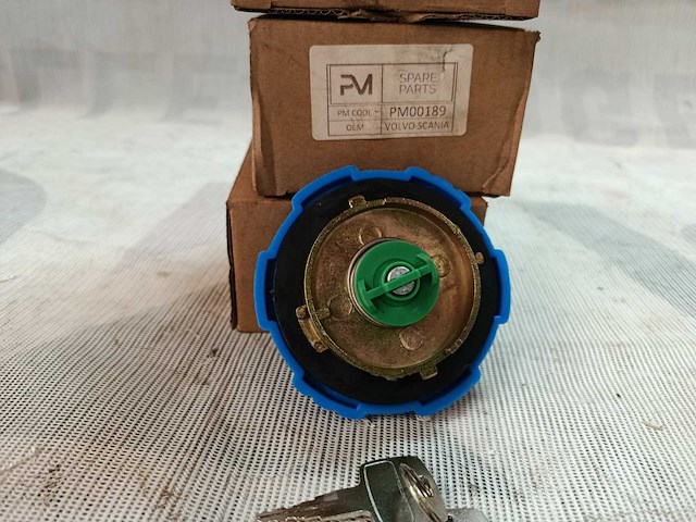 Adblue dop met sleutel voor volvo/scania (5x) - afbeelding 2 van  3