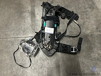 Ademluchttoestel dräger pss 100, met ademluchtmasker. geschikt voor cilinders van 200/300 bar, dräger pss 100 series. werking niet gekend.