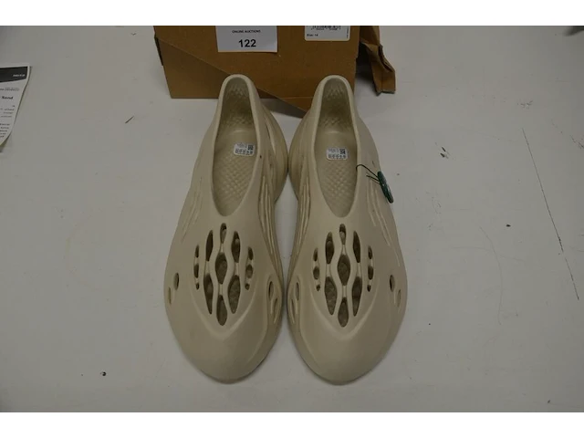 Adidas yeezy foam rnnr sand maat 48,5 nieuw in doos (2) - afbeelding 2 van  9