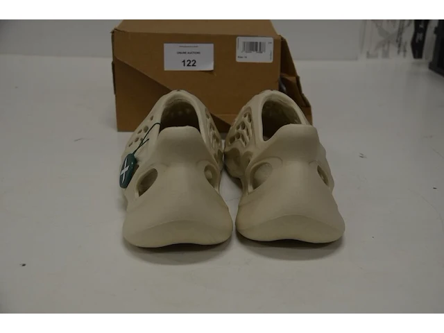 Adidas yeezy foam rnnr sand maat 48,5 nieuw in doos (2) - afbeelding 4 van  9