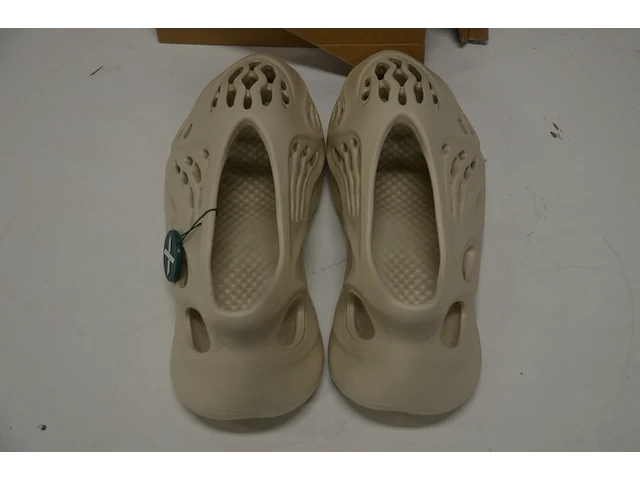 Adidas yeezy foam rnnr sand maat 48,5 nieuw in doos (2) - afbeelding 5 van  9