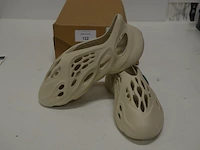 Adidas yeezy foam rnnr sand maat 48,5 nieuw in doos (2) - afbeelding 6 van  9