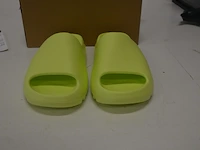 Adidas yeezy slide glow green maat 42,5 nieuw in doos (2)