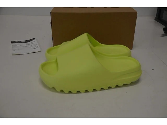 Adidas yeezy slide glow green maat 42,5 nieuw in doos (2) - afbeelding 5 van  10
