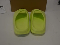 Adidas yeezy slide glow green maat 42,5 nieuw in doos (2) - afbeelding 6 van  10