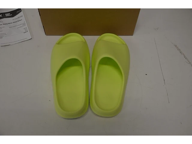 Adidas yeezy slide glow green maat 42,5 nieuw in doos (2) - afbeelding 7 van  10