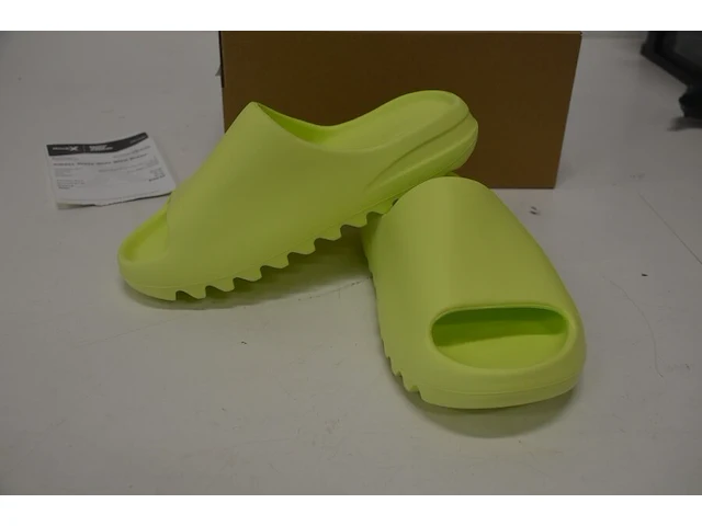 Adidas yeezy slide glow green maat 42,5 nieuw in doos (2) - afbeelding 8 van  10