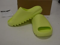 Adidas yeezy slide glow green maat 42,5 nieuw in doos (2) - afbeelding 8 van  10