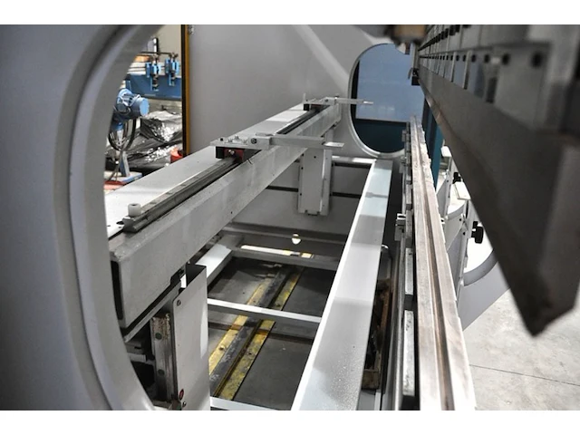 Adira pm 135x3100 cnc-kantbank - afbeelding 12 van  12