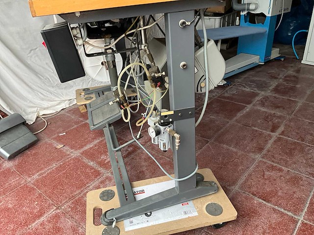 Adler 466-65 naaimachine - afbeelding 13 van  23